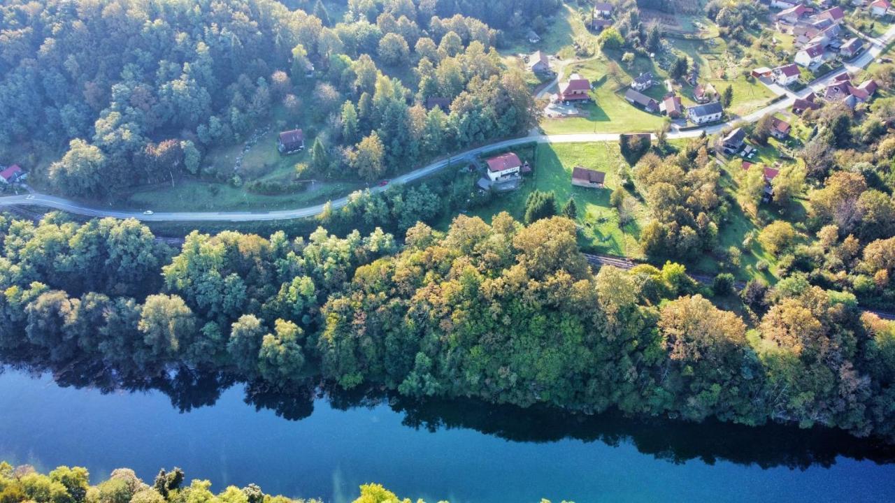 Wooden House Near The River Kupa Kamanje Екстериор снимка